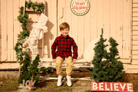Kingston holiday mini session at Spencer Peirce Little Farm