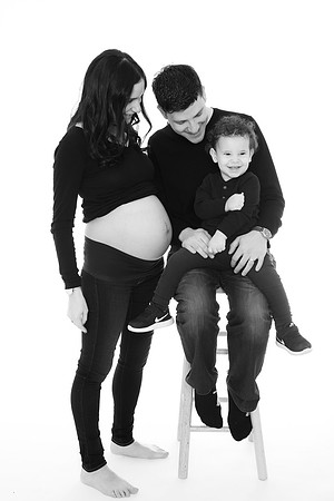Baby belly photo shoot - Rebecca and Bryan