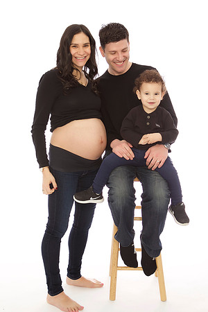 Baby belly photo shoot - Rebecca and Bryan