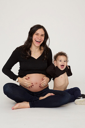 Baby belly photo shoot - Rebecca and Bryan