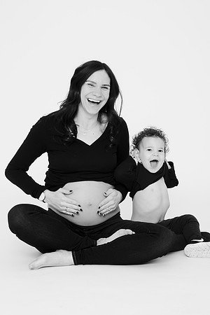 Baby belly photo shoot - Rebecca and Bryan